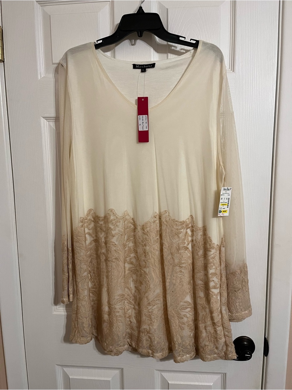 Machanné Cream & Beige Lace-Hem V-Neck Blouse